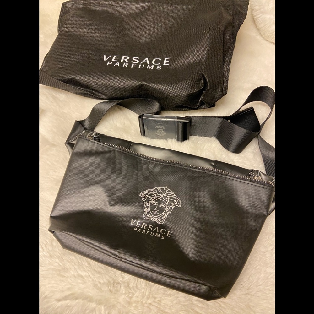 1 left! New Versace parfums Fanny pack bag - Picture 3 of 7